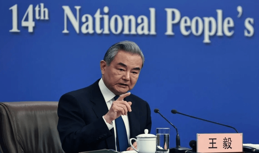 O que disse o chanceler chinês Wang Yi e o que disse o jornal O Globo